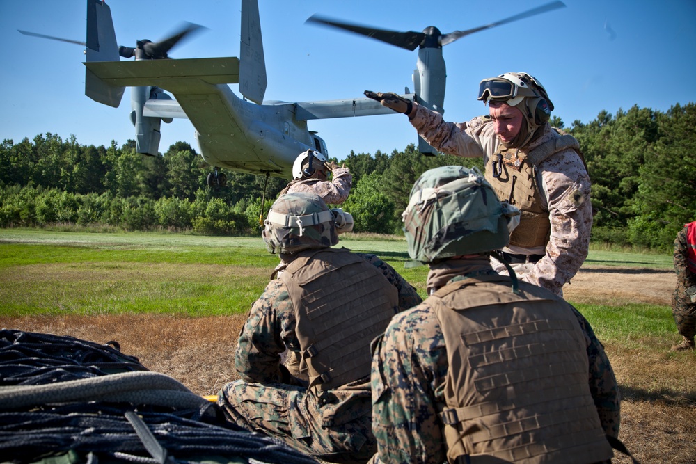 HELICOPTER SUPPORT TEAM