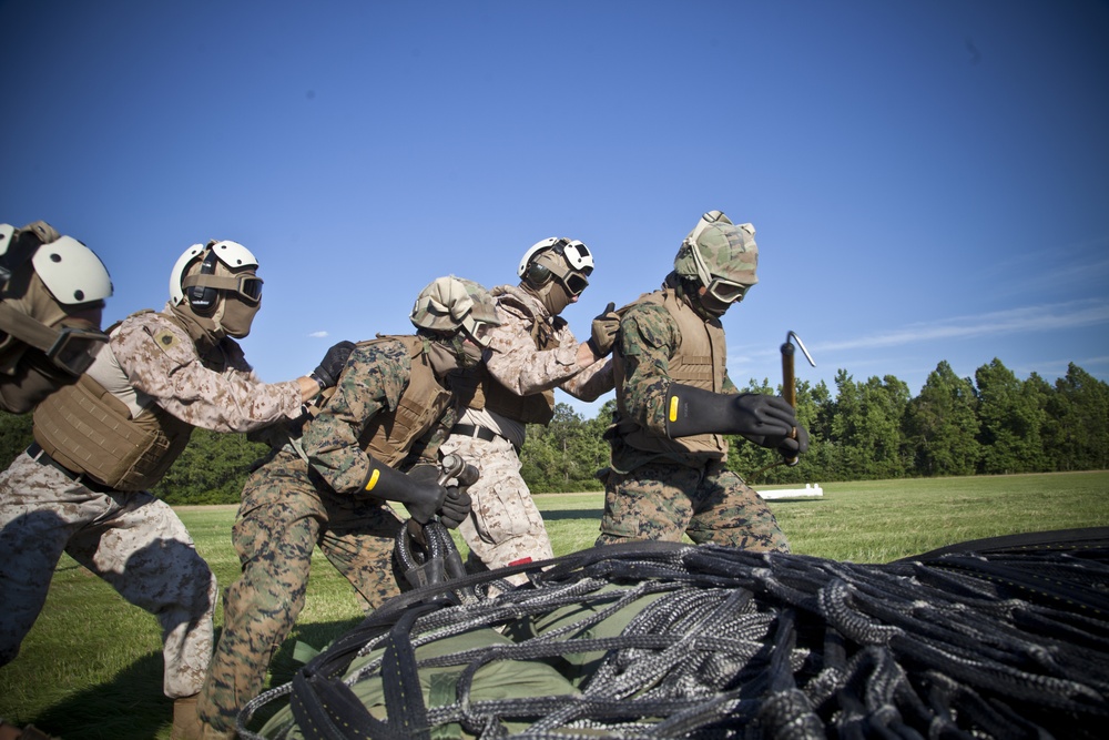 HELICOPTER SUPPORT TEAM