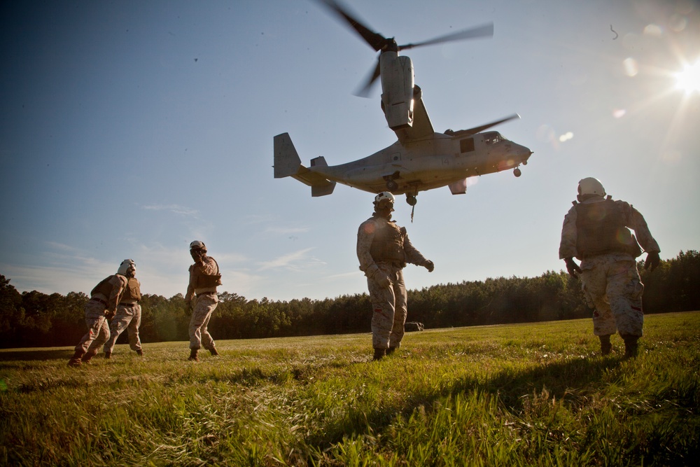 HELICOPTER SUPPORT TEAM