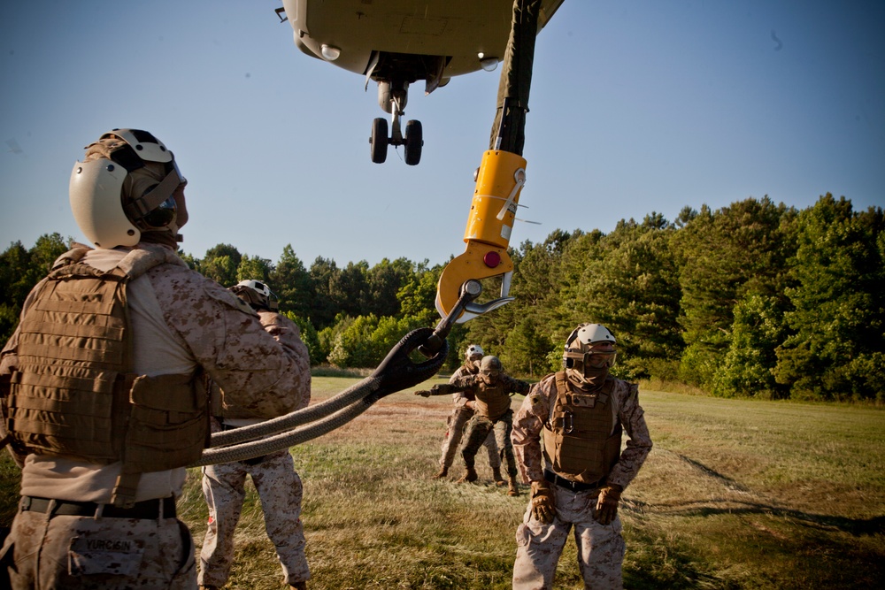 HELICOPTER SUPPORT TEAM