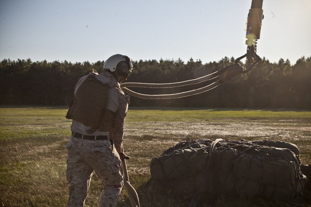 HELICOPTER SUPPORT TEAM