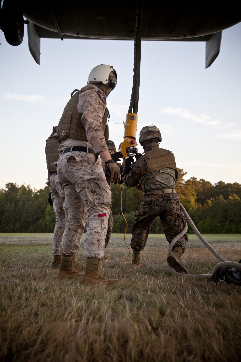 HELICOPTER SUPPORT TEAM