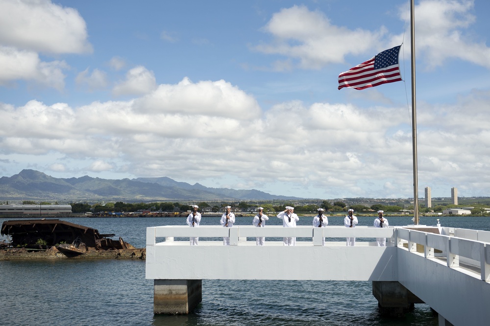 Ash-Scattering Ceremony Reunites Pearl Harbor Survivor with Shipmates