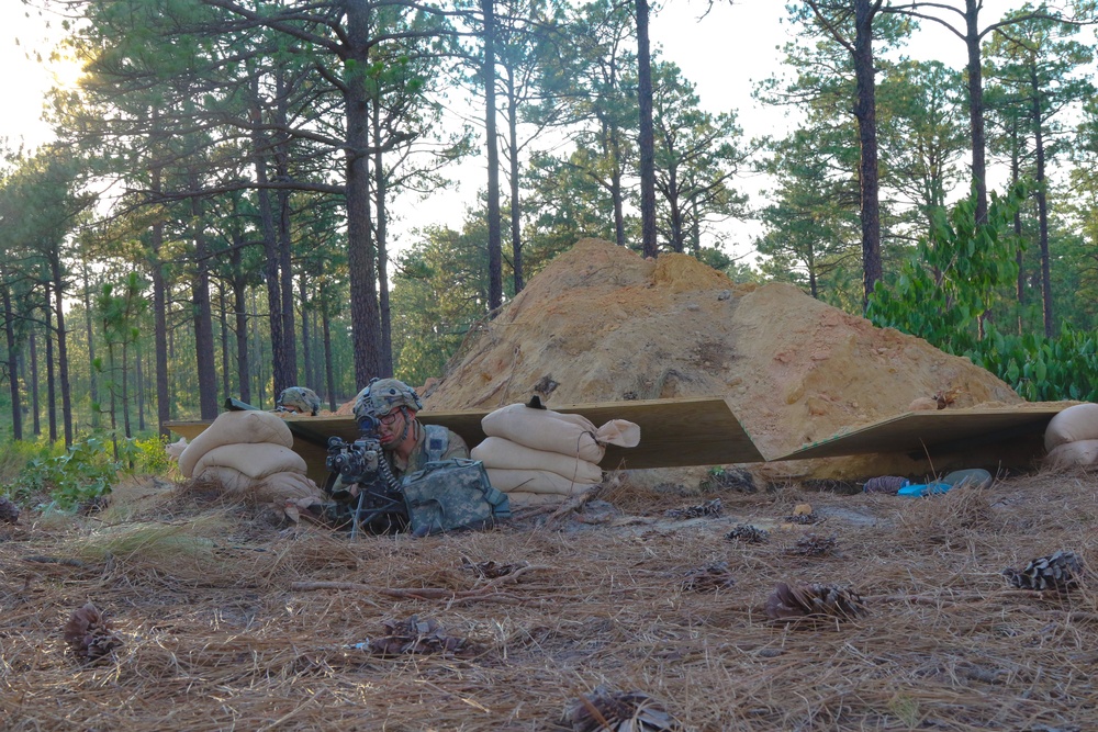 Paratroopers dig into defensive positions