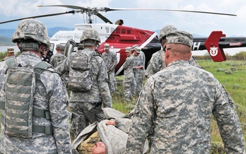 204th MEB Medics Train with Civilian AirMed