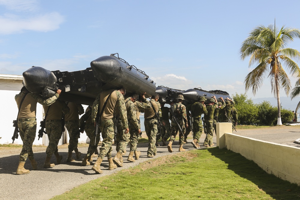 Partner nation soldiers, Marines conduct unique amphibious training in Jamaica