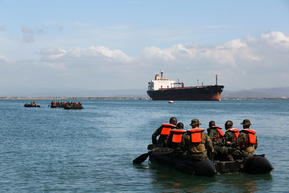 Tradewinds soldiers, Marines conduct amphibious operations