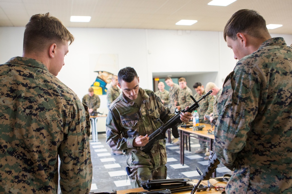 SPMAGTF-CR-AF receive French FAMAS weapons classes