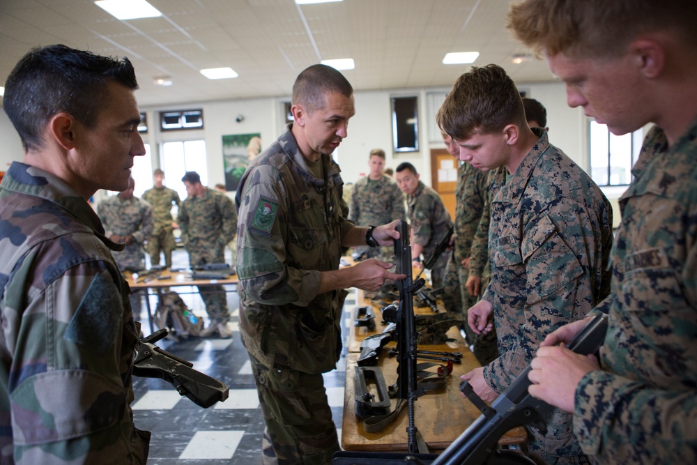 SPMAGTF-CR-AF receive French FAMAS weapons classes