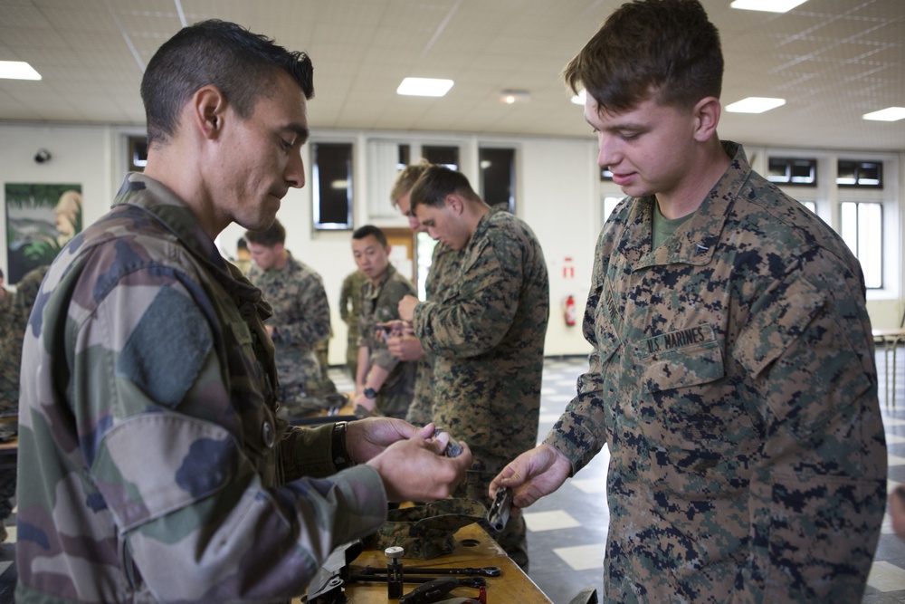 SPMAGTF-CR-AF receive French FAMAS weapons classes