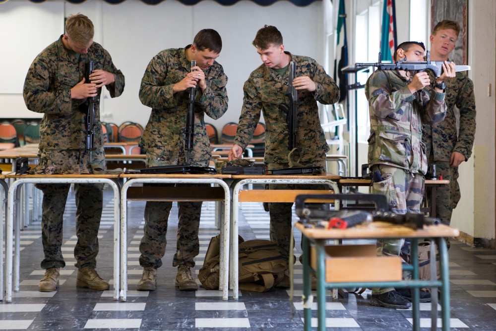 SPMAGTF-CR-AF receive French FAMAS weapons classes