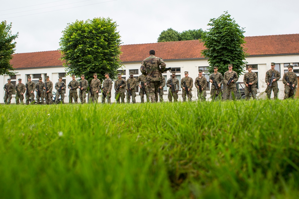 SPMAGTF-CR-AF receive French FAMAS weapons classes