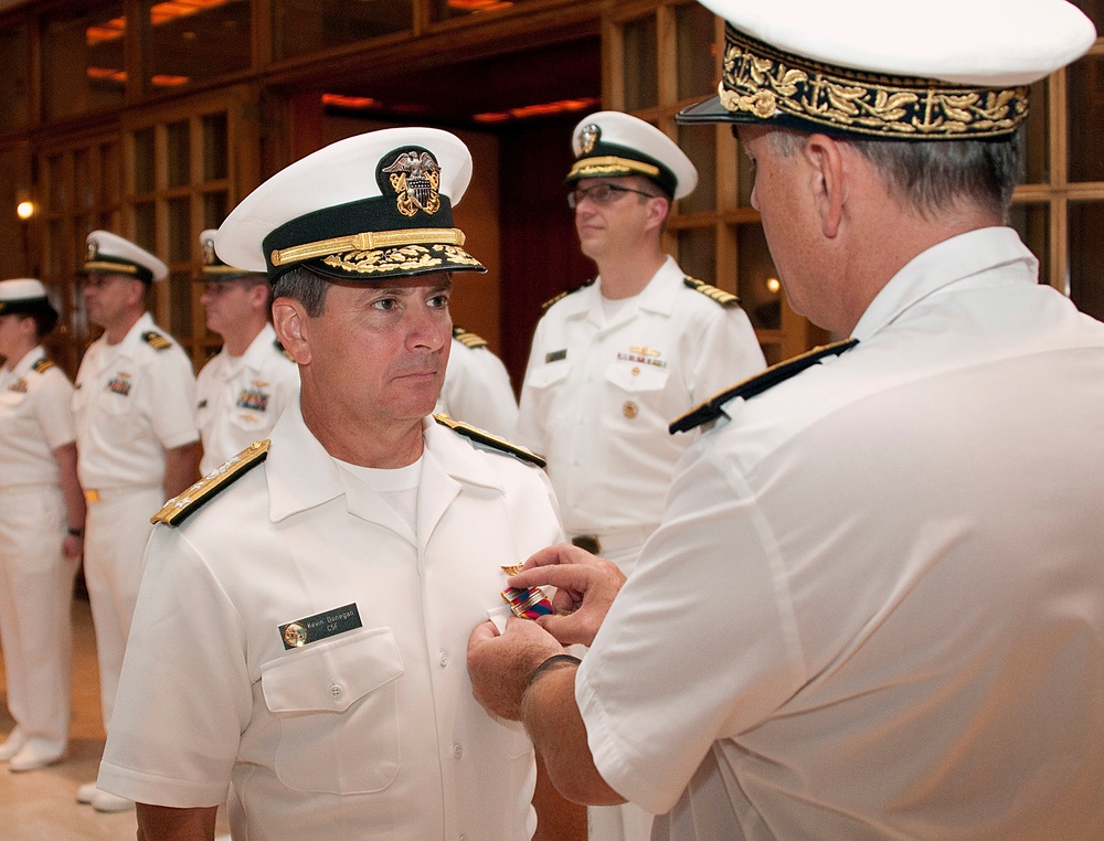 Commander, U.S. Fifth Fleet receives National Defence Medal