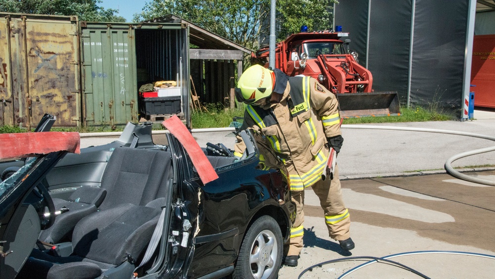 U.S. Army Civilian Firefighters Vehicle Extrication Training