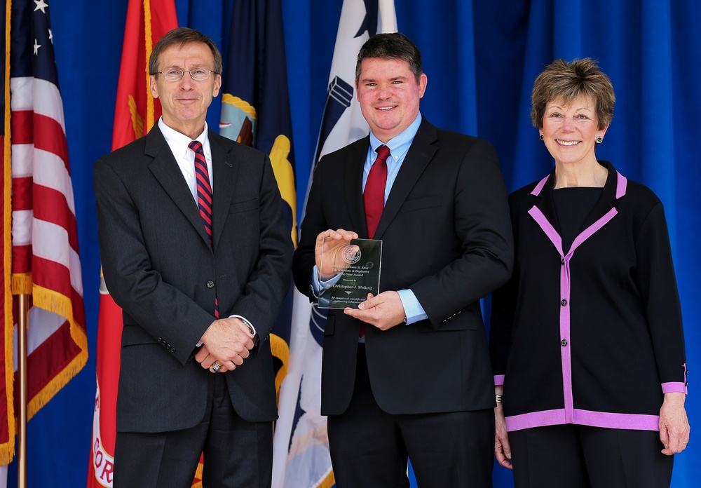 NSWC Dahlgren engineer honored with Navy Top Scientists &amp; Engineers of the Year Award
