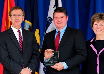 NSWC Dahlgren engineer honored with Navy Top Scientists &amp; Engineers of the Year Award
