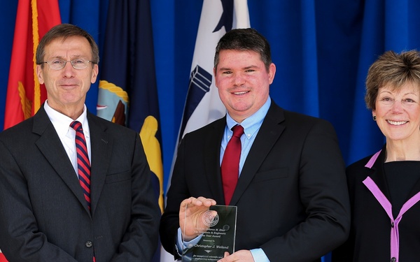 NSWC Dahlgren engineer honored with Navy Top Scientists &amp; Engineers of the Year Award