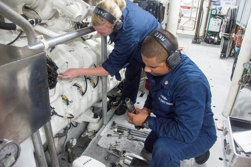 U.S. Coast Guard Conducts Training at Sea During Tradewinds 2016