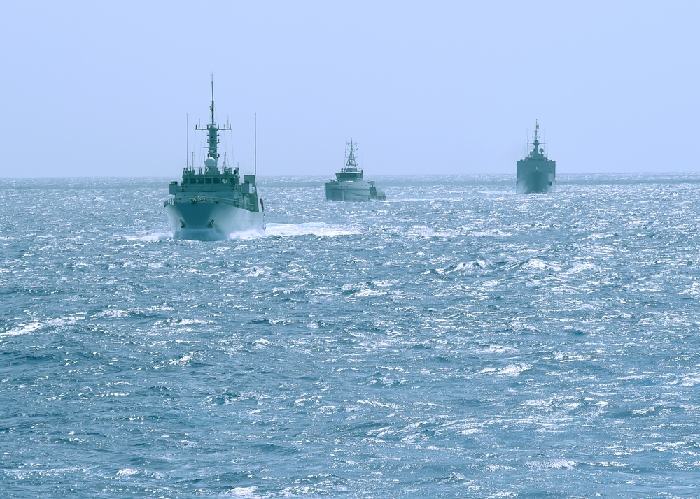 Partner Navies Sail in Formation for Exercise Tradewinds 2016