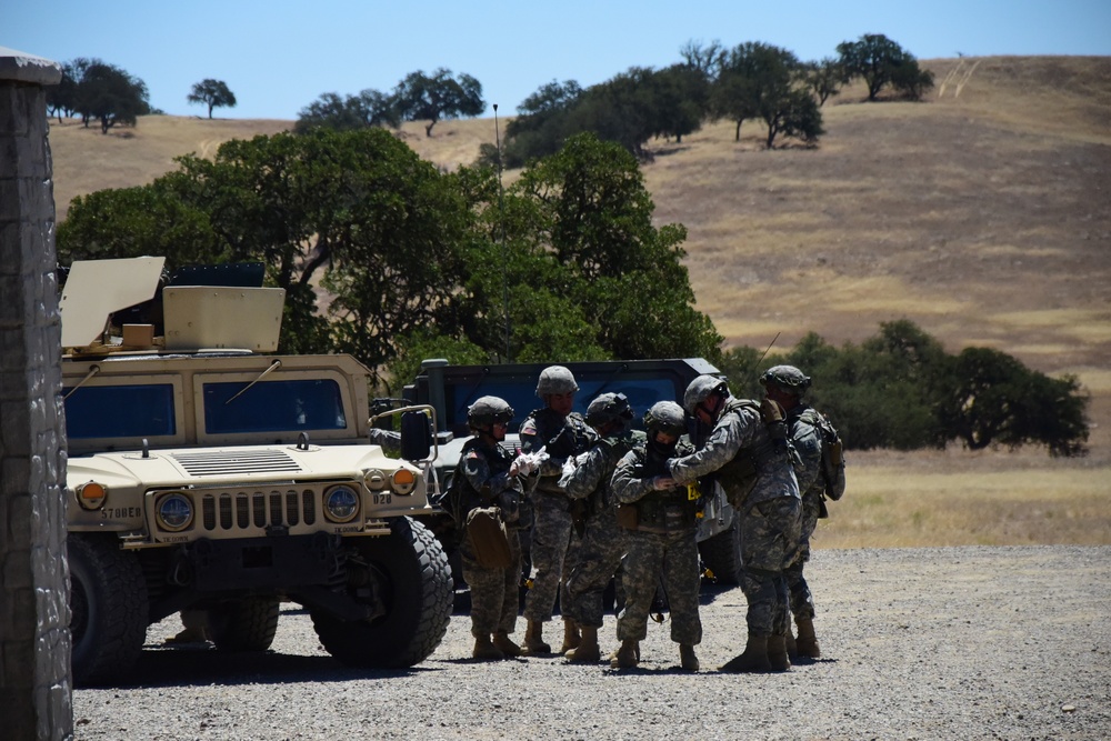 Soldiers of 227th Brigade Engineer Battalion conduct intelligence collection operations during XCTC 2016