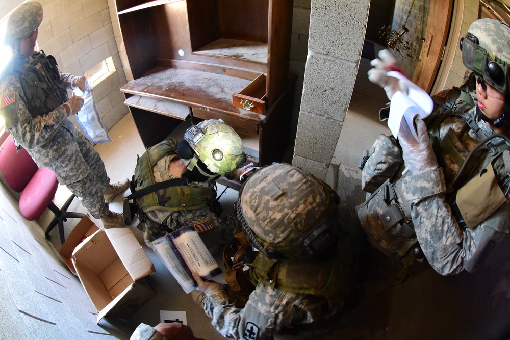 Soldiers of 227th Brigade Engineer Battalion conduct intelligence collection operations during XCTC 2016