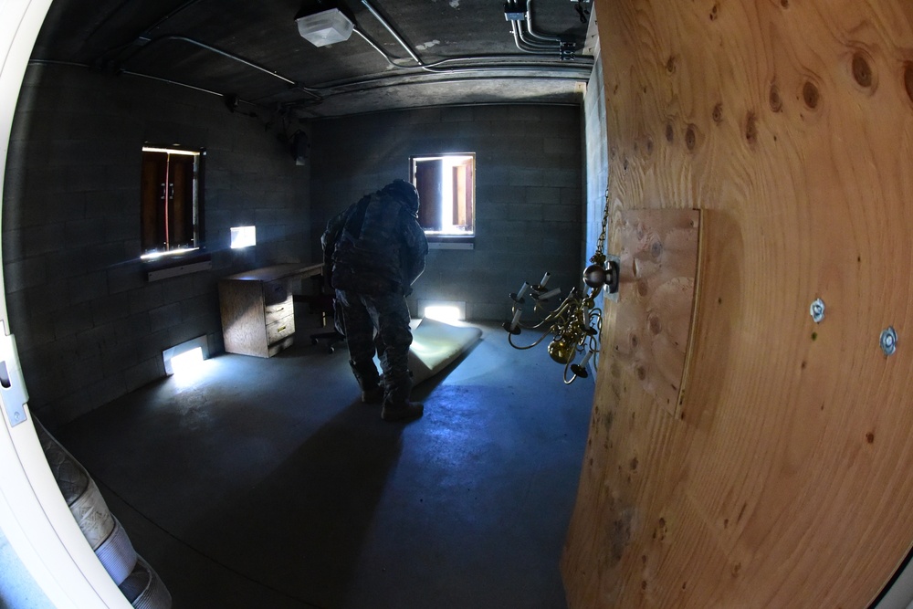 Soldiers of 227th Brigade Engineer Battalion conduct intelligence collection operations during XCTC 2016