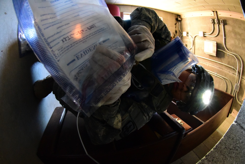 Soldiers of 227th Brigade Engineer Battalion conduct intelligence collection operations during XCTC 2016