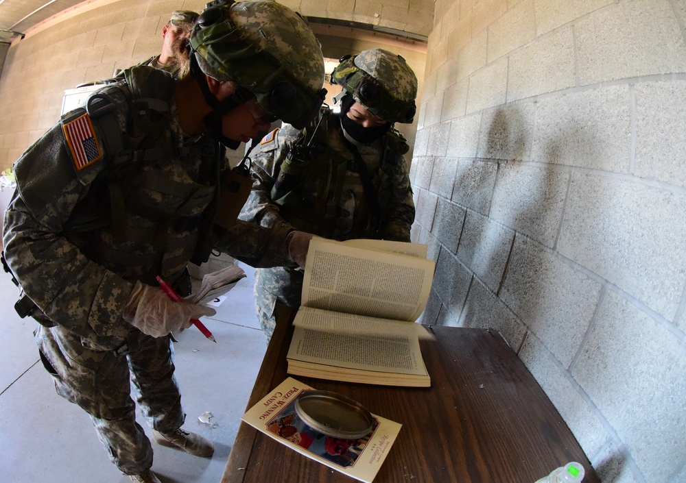 Soldiers of 227th Brigade Engineer Battalion conduct intelligence collection operations during XCTC 2016