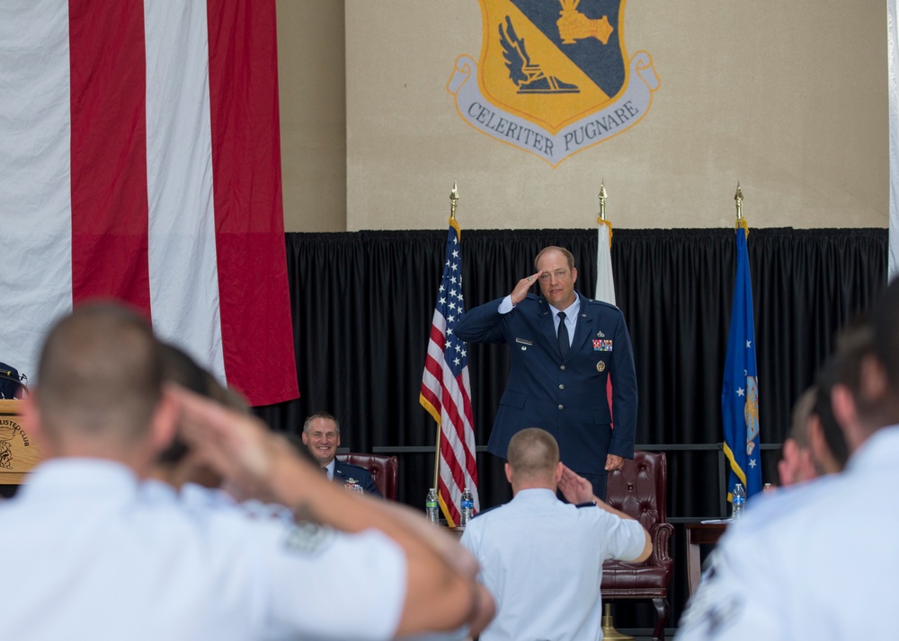 374 MXG welcomes new commander