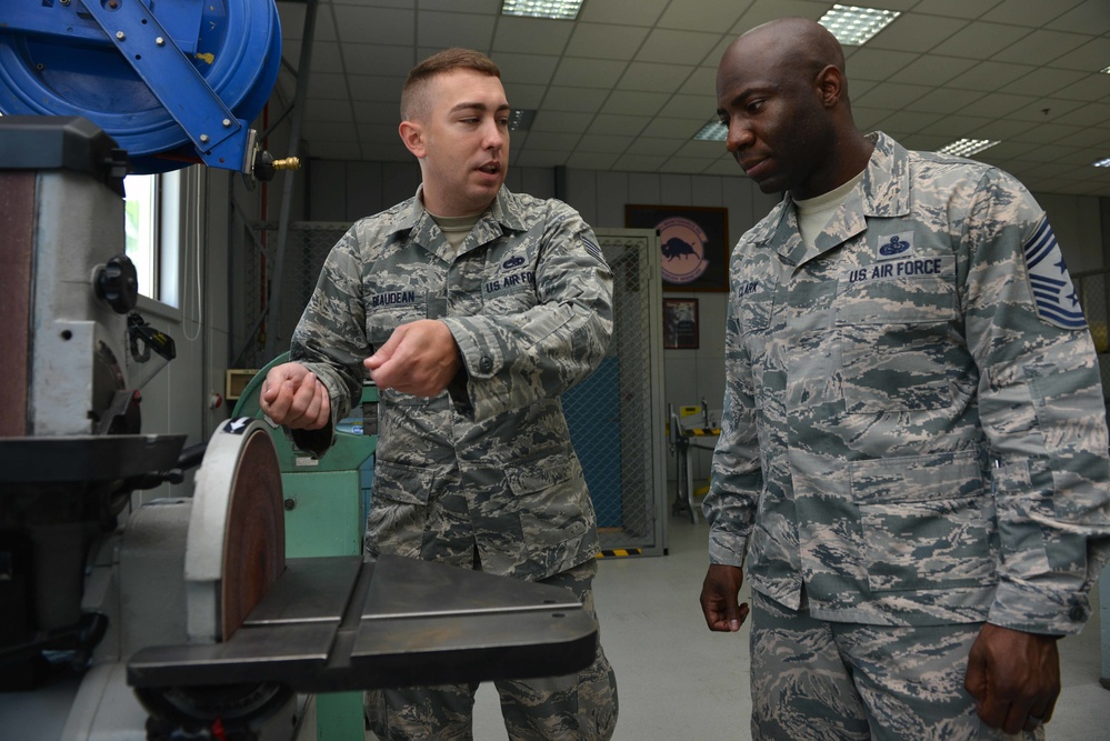 Command Chief tours 39th MXS