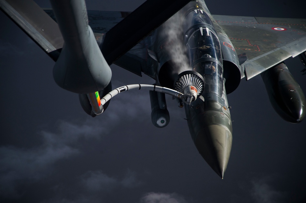 KC-135 Refuels French Fighters