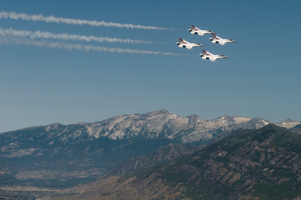 The Thunderbirds Return From Hill AFB Air Show