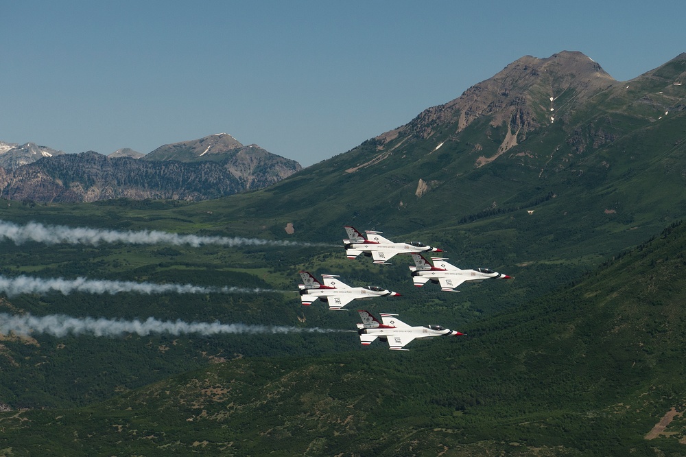 The Thunderbirds Return From Hill AFB Air Show