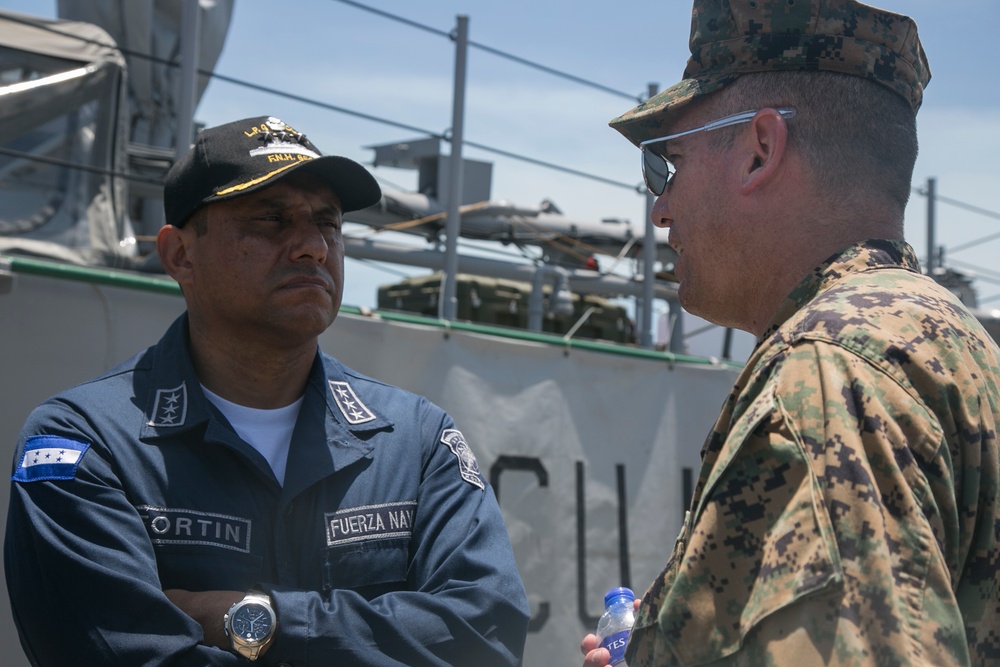 SPMAGTF-SC docks at Puerto Castilla, Honduras