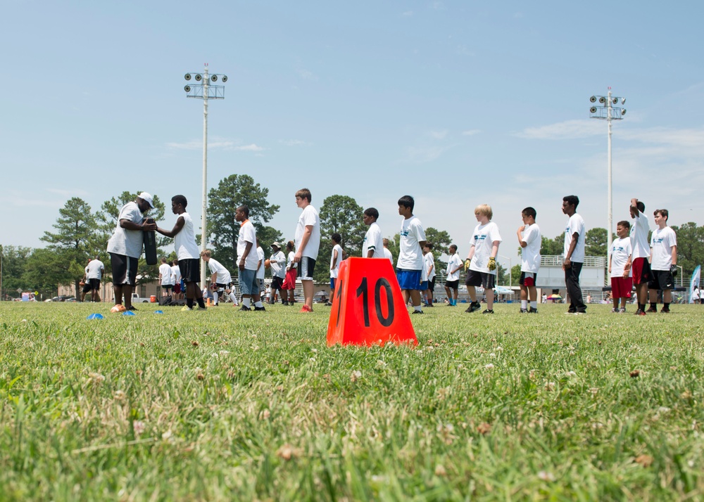 Jonathan Stewart visits Eustis to teach military children football skills