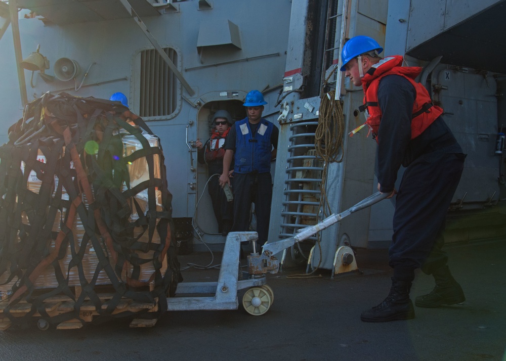 USS Mason (DDG 87) RAS