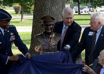 Air mobility pioneer honored by Airlift Tanker Association