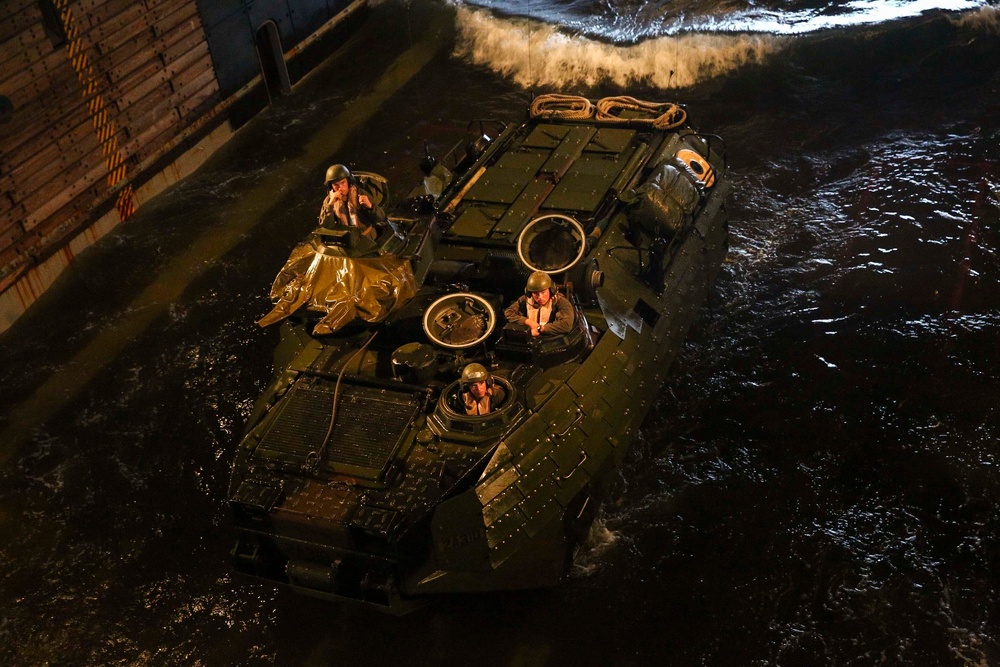 AAVs Board the USS Whidbey Island (LSD-41)