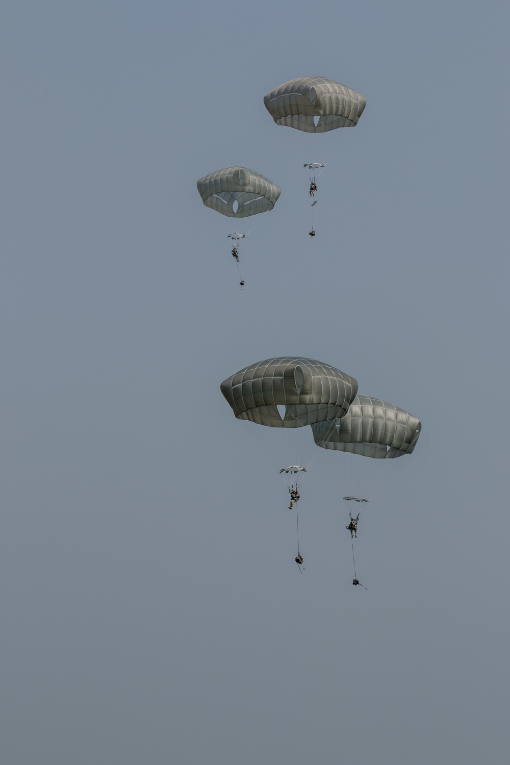 Paratroopers earn foreign jump wings during Central Accord 2016