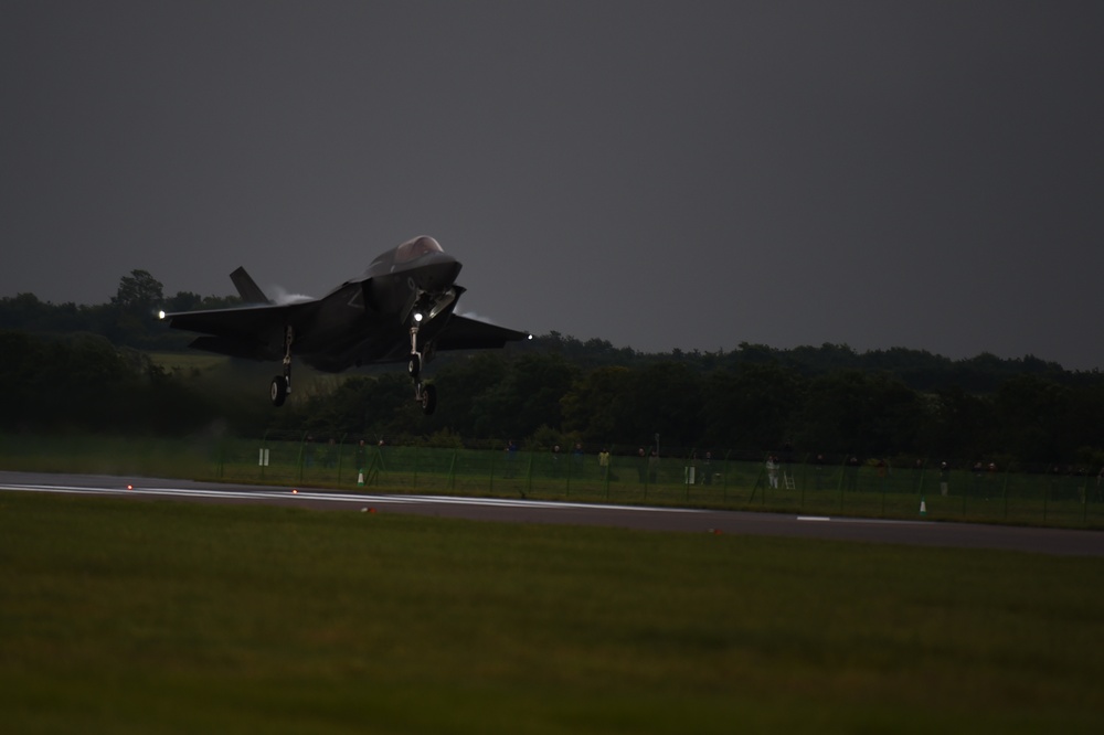 Lightning Over UK: F-35B's make historic landing at RAF Fairford