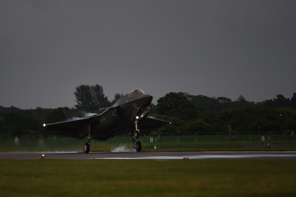 Lightning Over UK: F-35B's make historic landing at RAF Fairford