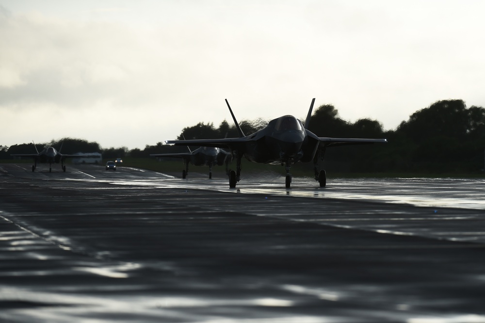 Lightning Over UK: F-35B's make historic landing at RAF Fairford