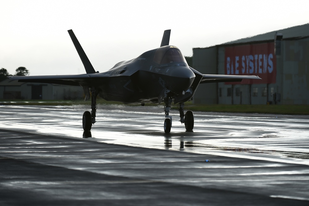 Lightning Over UK: F-35B's make historic landing at RAF Fairford