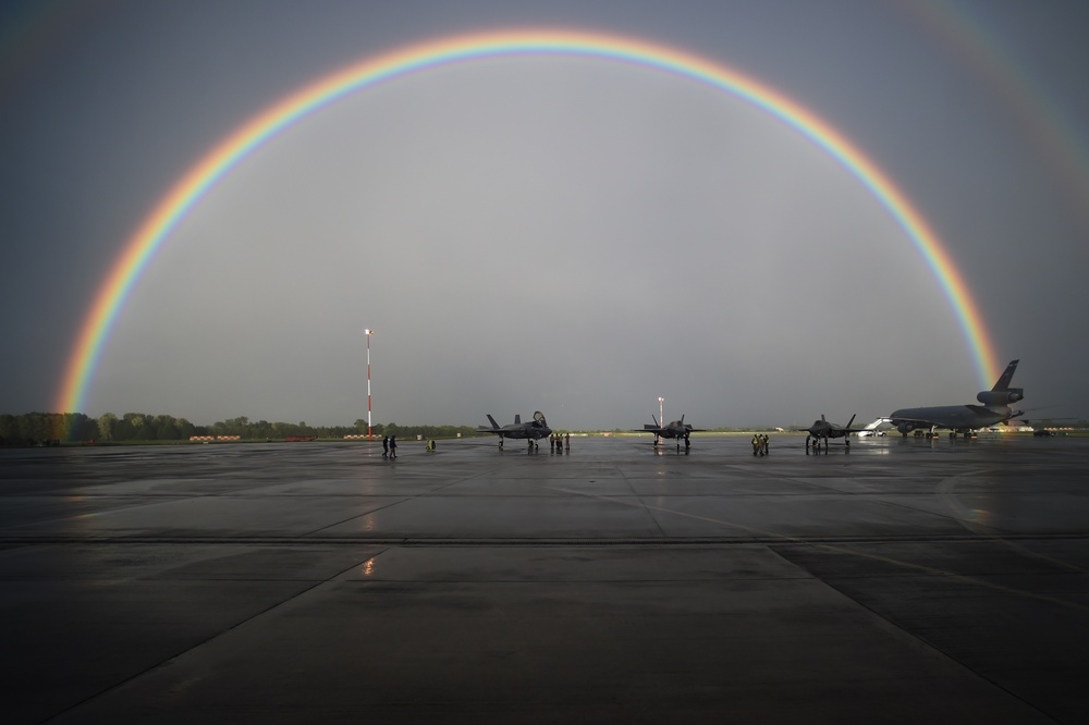 Lightning Over UK: F-35B's make historic landing at RAF Fairford