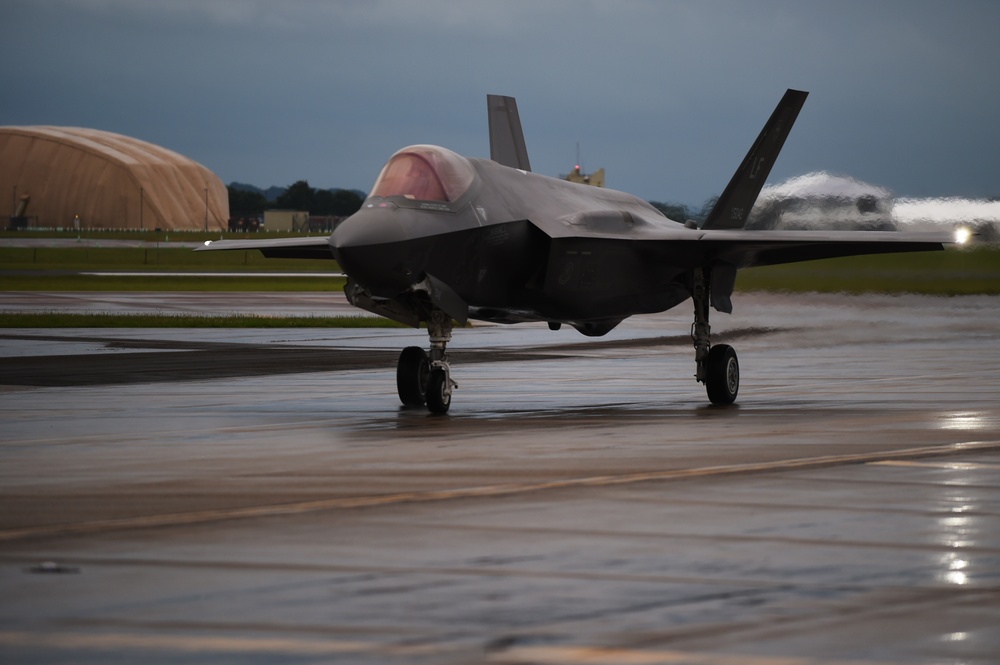 Lightning Over UK: F-35A's touch down at RAF Fairford