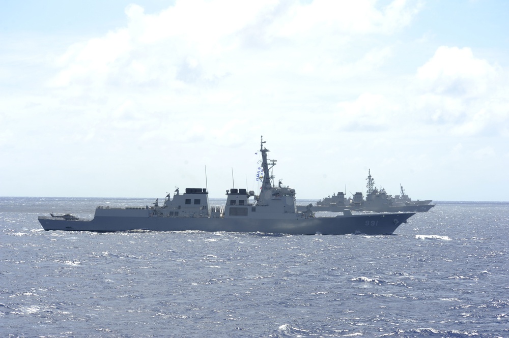 PACIFIC OCEAN (June 26, 2016) Ships assigned to U.S. Navy, Japan Maritime Self Defense Force and Republic of Korea Navy relay messages using ship's flags during Exercise Pacific Dragon 2016. Pacific Dragon is a trilateral Ballistic Missile Defense trackin