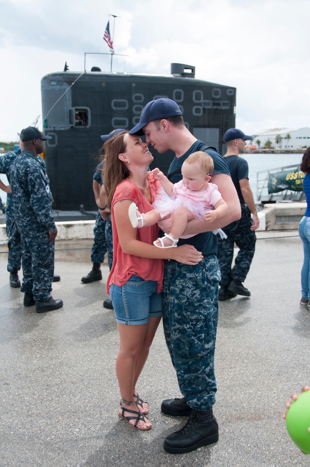 USS Topeka Sailor welcomed home with a kiss