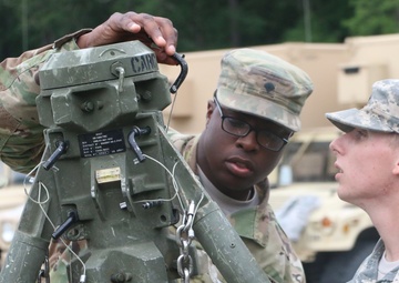 Charlie 9 BEB Soldiers raise 30-meter mast