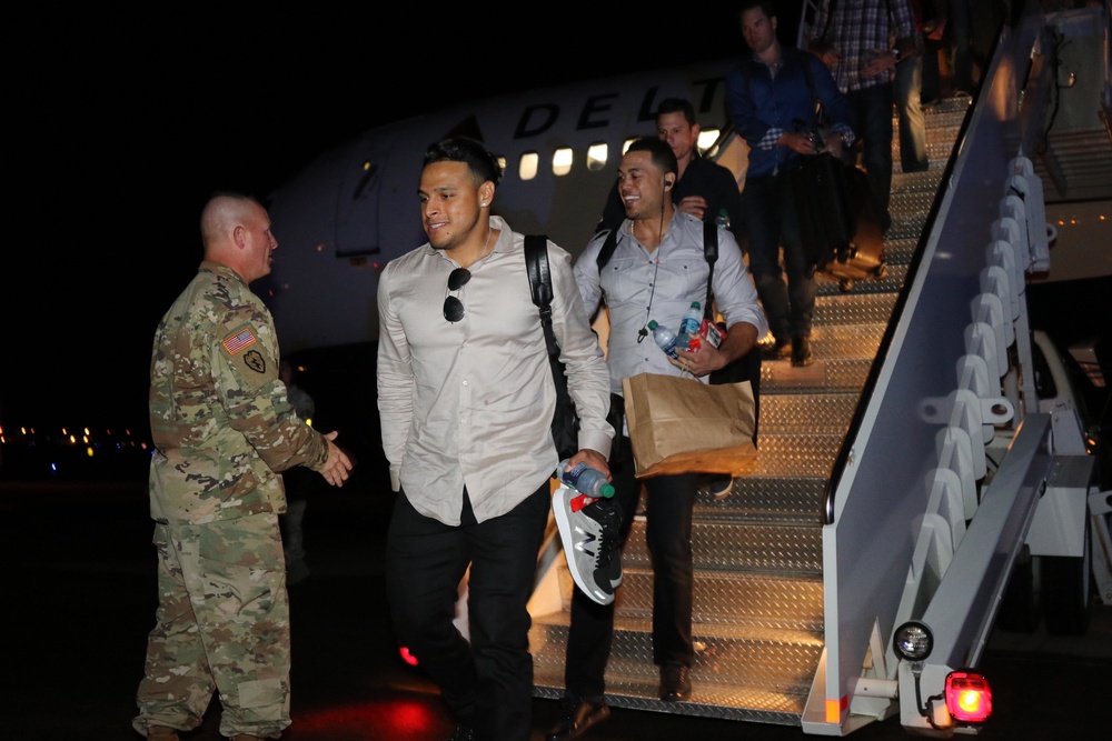 Miami Marlins arrive at Fort Bragg