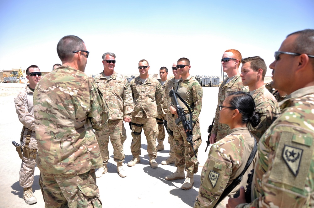 Air Force Maj. Gen. Scott A. Kindsvater meets with members of the 422nd Expeditionary Signal Battalion, Nevada Army National Guard